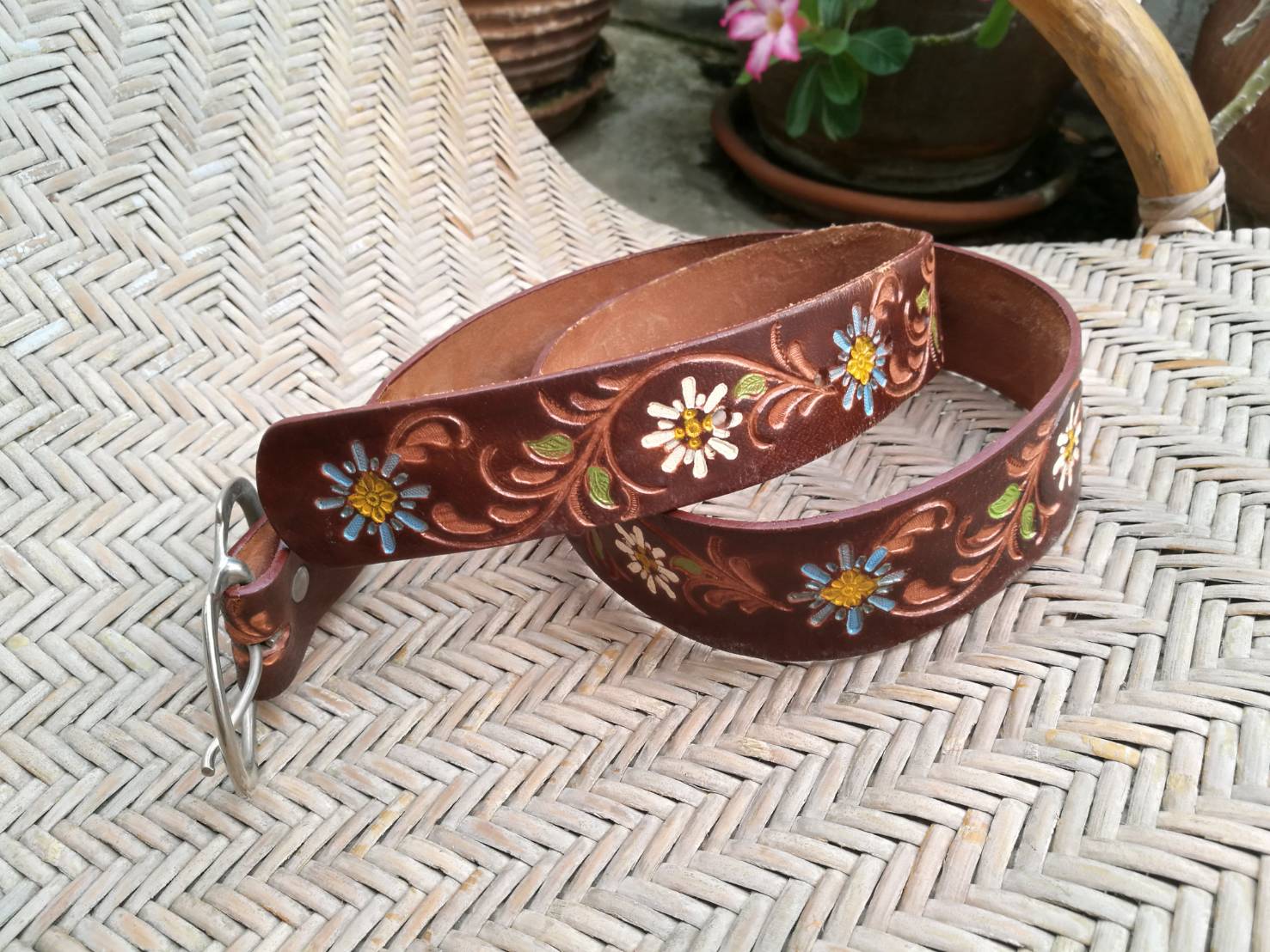 เข็มขัดหนังแท้ ปั๊มลายเถาวัลย์ สวยมาก