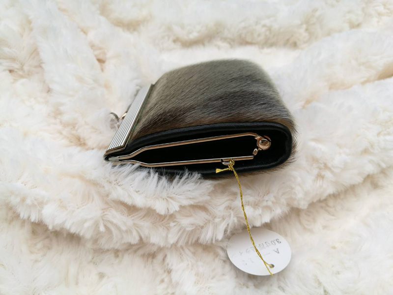 กระเป๋าสตางค์ ใส่เหรียญ ขนแมวน้ำแท้ สวยมาก