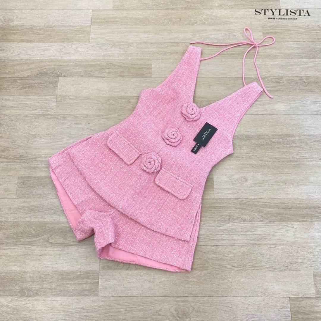 เซตเสื้อผ้าทวิต แขนกุด ทรงพอดีตัว เเต่งดอกไม้ด้านหน้า มาพร้อมกางเกงขาสั้นเข้าชุด ใส่สวยเรียบหรูดูดีมากๆ ใส่สวยมาก ใส่สบาย : สินค้าคุณภาพ (พร้อมส่ง) สำเนา