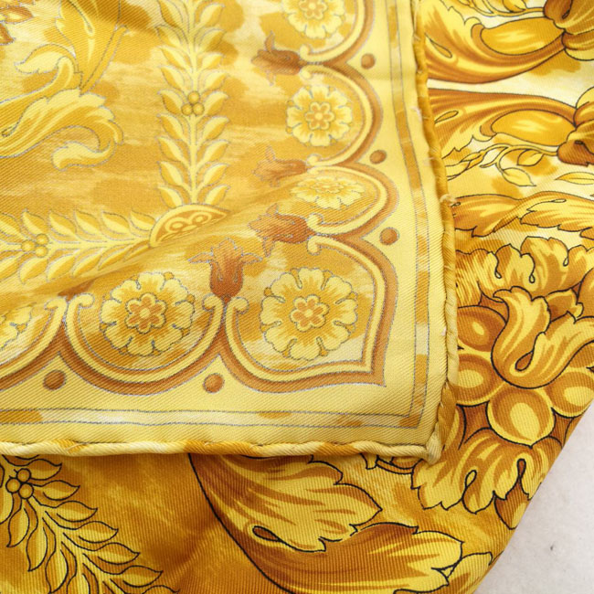 ผ้าคลุมไหล่ผืนใหญ่ ATELIER VERSACE 100% Silk