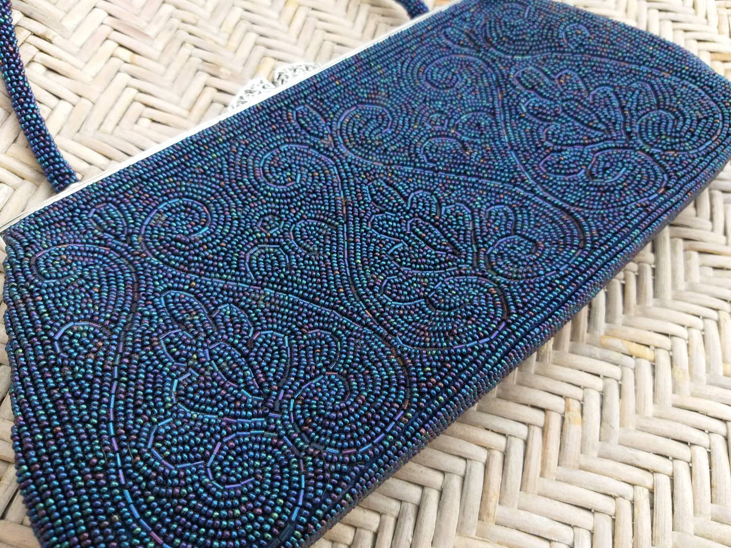 กระเป๋าหรูออกงานร้อยลูกปัดทั้งใบ สวยมากๆๆ (ของใหม่)