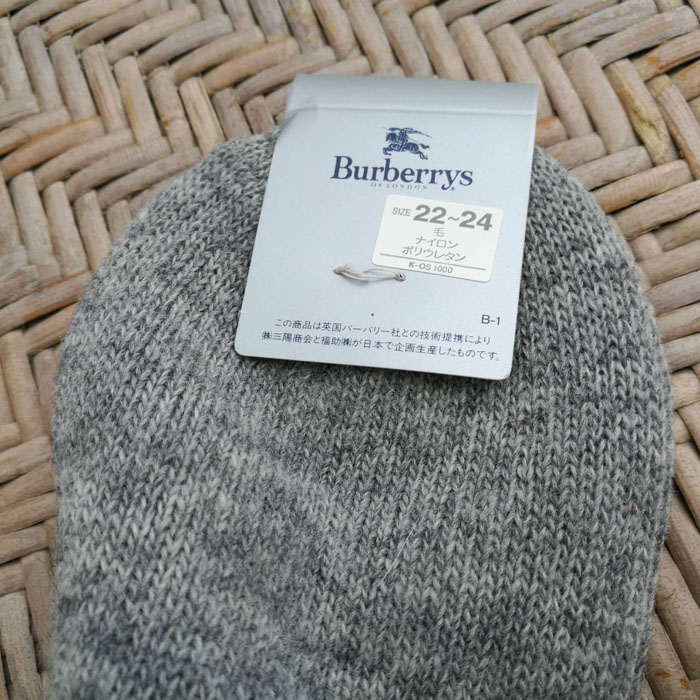 ถุงเท้าไหมพรมขนสัตว์ Burberry