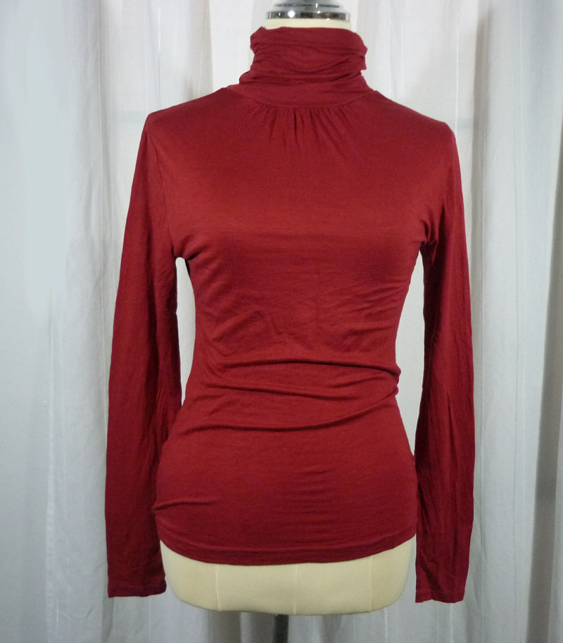 เสื้อฮีทเทคหญิง สีแดง TOPVALU Sz M