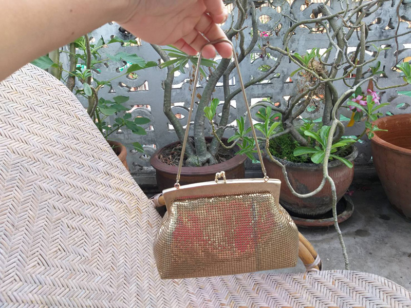 กระเป๋าหรูออกงาน เกล็ดโลหะทอง สวยมากกกก