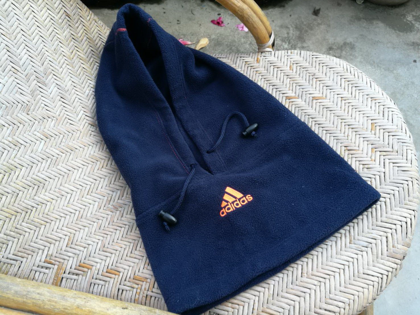 ที่อุ่นคอพร้อมหมวก adidas ผ้าฟลีซหนานุ่ม (ของใหม่)