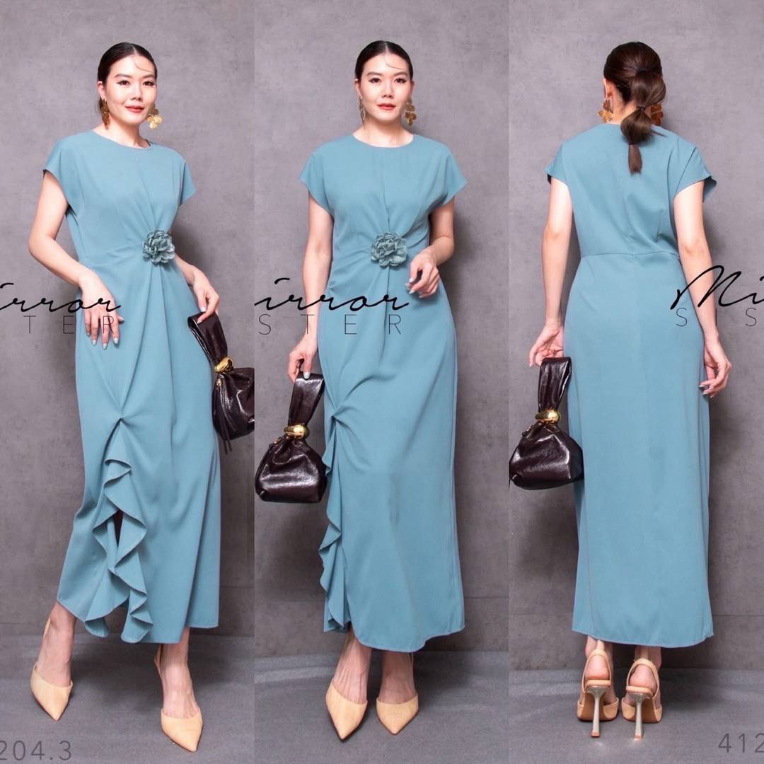 เดรสทรงสวย 🌸มาพร้อมเข็มกลัดดอกไม้สามารถติดตรงจุดไหนก็ได้ตามสไตล์ที่ชอบ ใส่สบาย : สินค้าคุณภาพ (พร้อมส่ง)