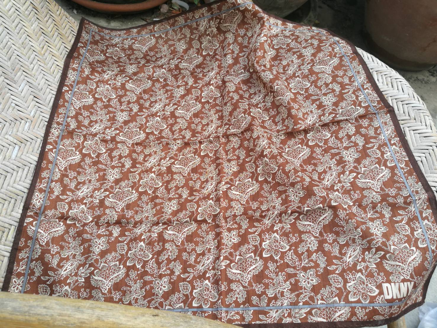 ผ้าเช็ดหน้า DKNY ผ้าดีมาก ผ้านุ่ม ผืนใหญ่