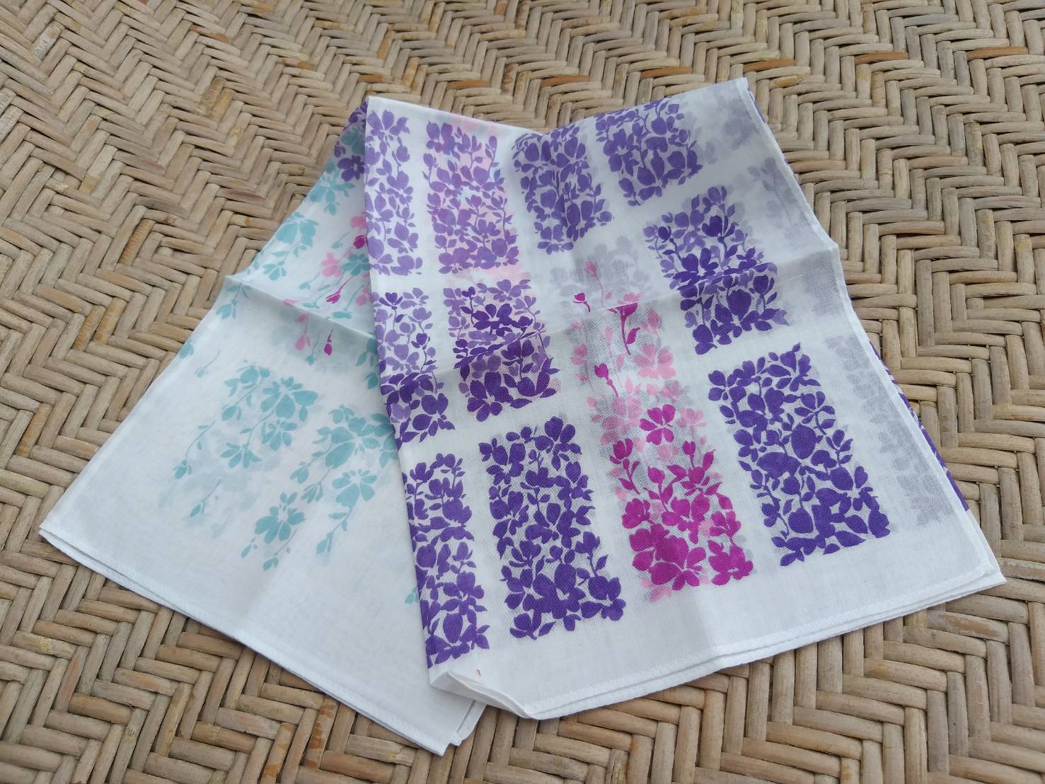 ผ้าเช็ดหน้าลายเก๋ สีสวย เรียบๆ เก๋ๆ