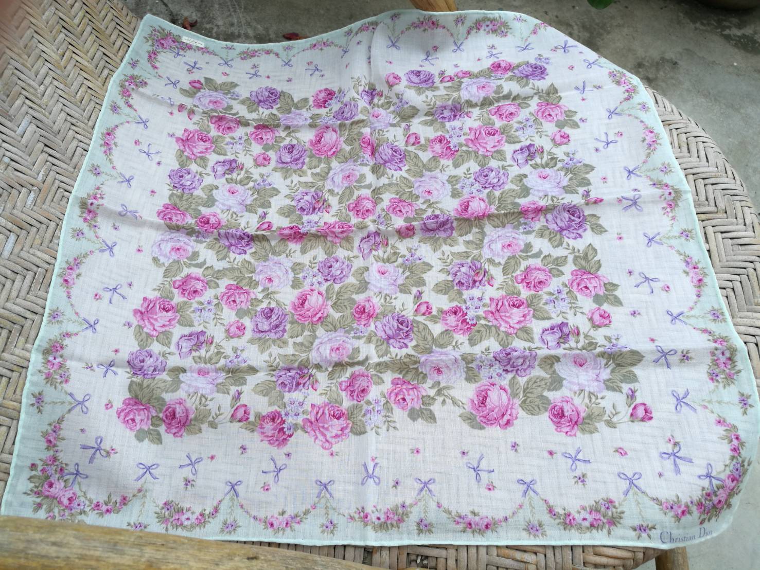 ผ้าเช็ดหน้า Christian Dior ผ้านุ่มมากกก