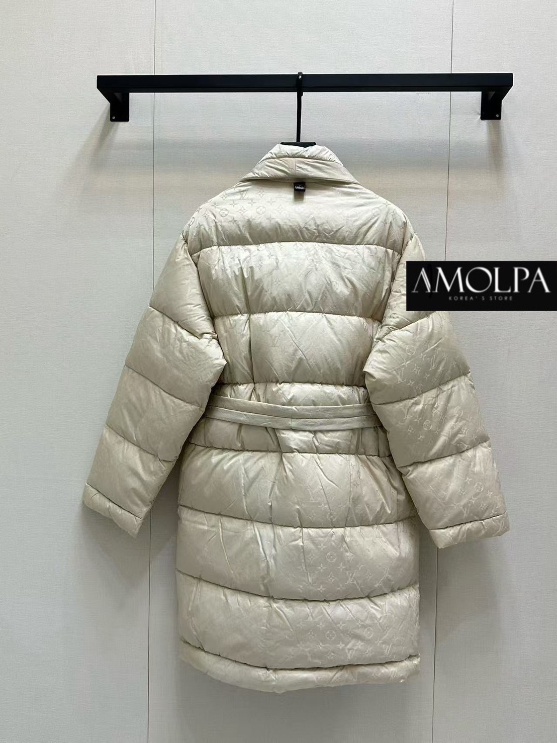 LONG JACKET BOMBER LV งาน hiend ใหม่ล่าสุด งาน 1:1 จริงๆ ตามช๊อปปปป งานสวยยยเป๊ะม๊าก ไม่ผิดหวังแน่นอน งานพรีเมียมมม!! 📍ใส่ได้ทั้ง ช ญ น๊า ใส่สบาย : สินค้าคุณภาพ (พร้อมส่ง)