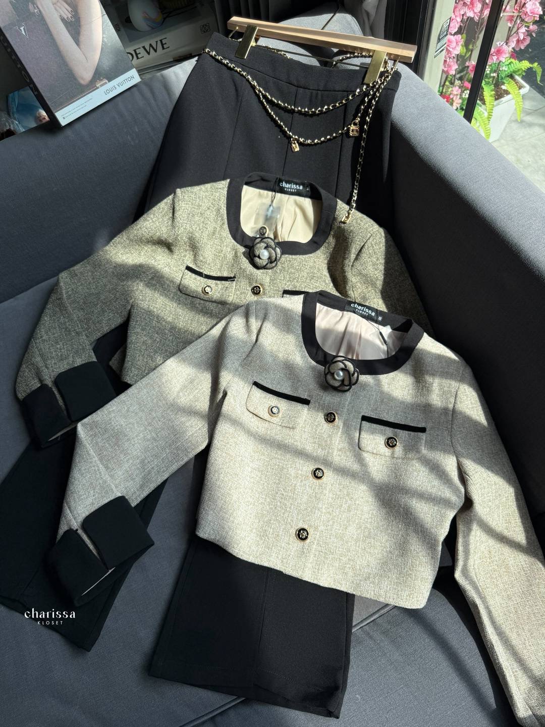 เซ็ท 4 ชิ้น: เสื้อทวิต+กางเกง+เข็มขัด+เข็มกลัดดอกไม้ ใส่สบาย : สินค้าคุณภาพ (พร้อมส่ง)