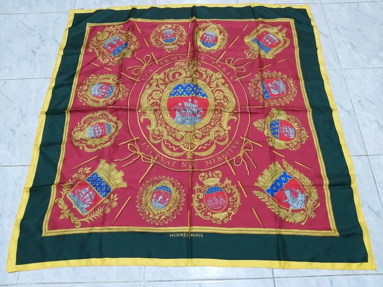 ผ้าพันคอ Hermès scarf LES ARMES DE PARIS ของแท้