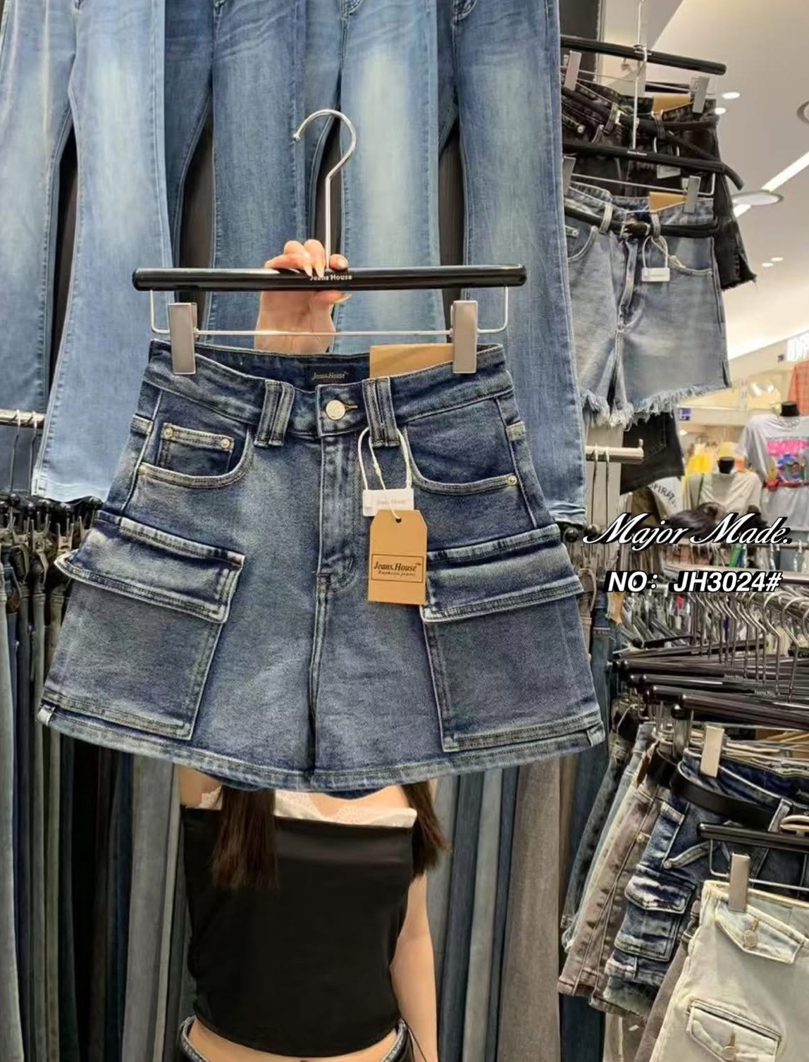 กางเกงยีนส์ขาสั้น(ผ้ายืด) สไตล์คาร์โก้ เอวสูง แต่งกระเป๋าหน้าและขา2ข้าง ทรงสวยมากกก ใส่สบาย ดีไซน์เกร๋ ใส่สบาย : สินค้าคุณภาพ (พร้อมส่ง)