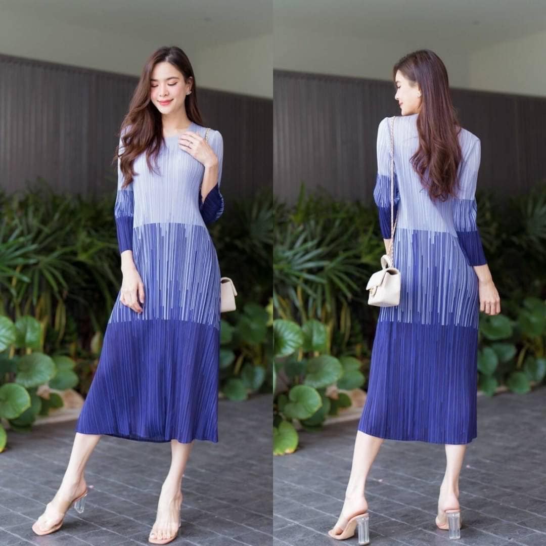แม็กซี่เดรสตัวยาว แพทเทิร์นอัดพลีท เข้าเคิร์ฟ ทรงสวย Premium 👍🏻 ดีไซด์ ไล่เฉดสี เล่นระดับ 〰️ แบบงานแบรนด์ 👍🏻👍🏻 สินค้าคุณภาพ (พร้อมส่ง)