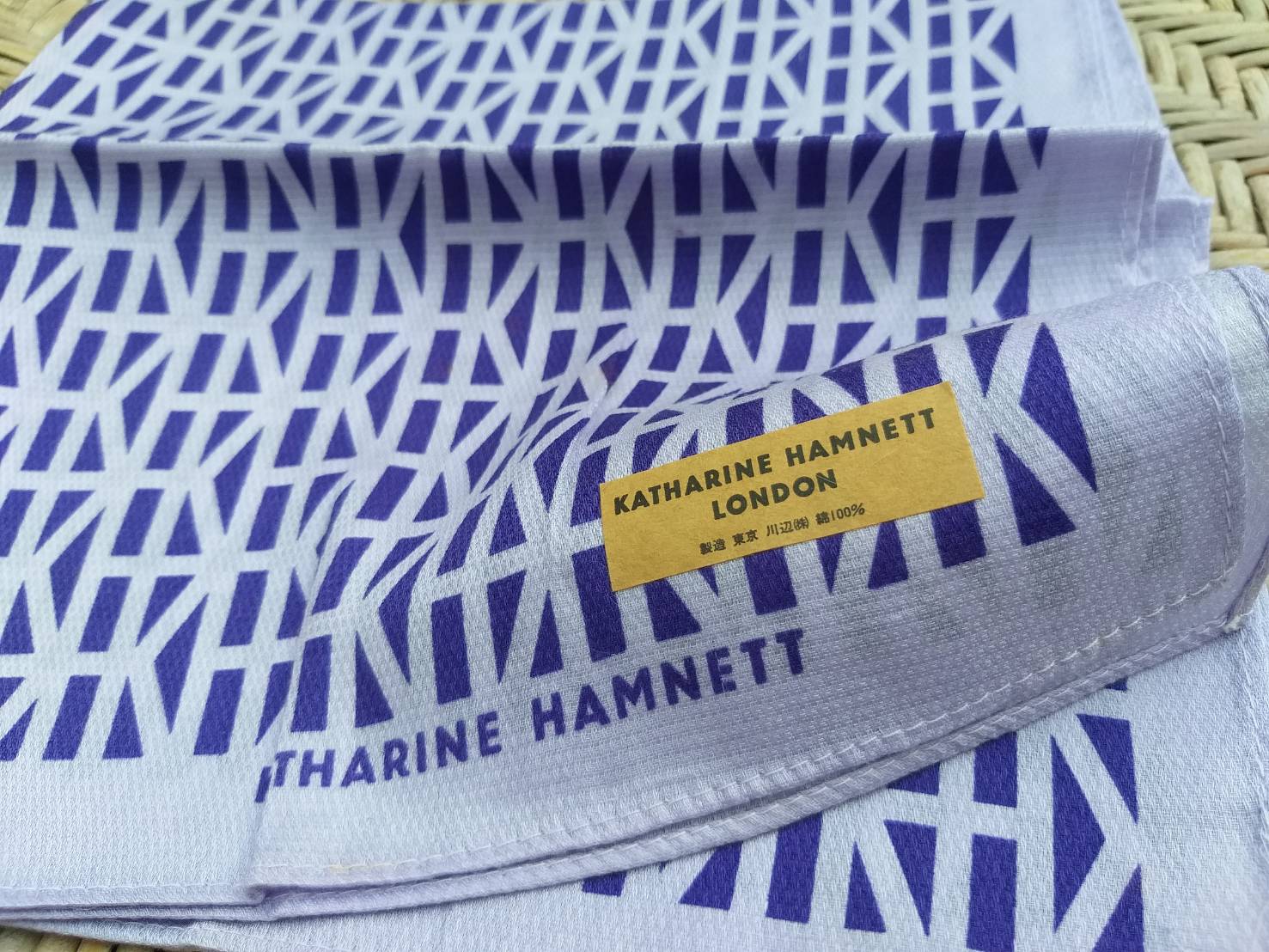 ผ้าเช็ดหน้า KATHARINE HAMNETT LONDON