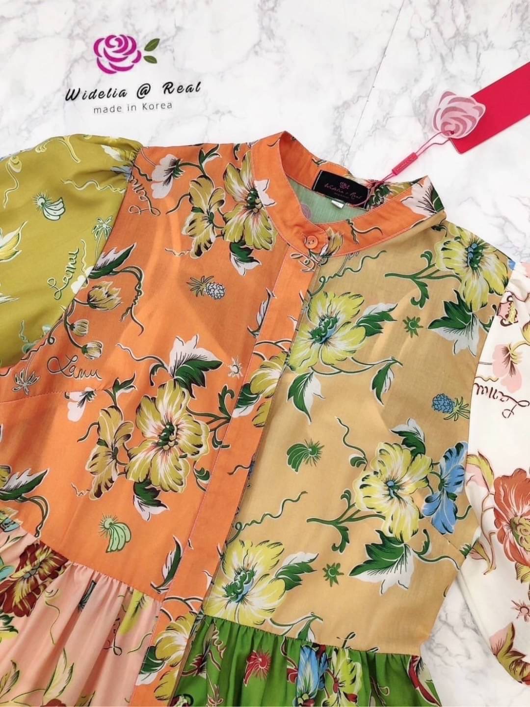 Dress :: เดรสตัวยาวสวยทรงดี คอวีเก๋ ท่อนแขนพองเป็นทรงสวย ทรงเดรสทรงเอบานพริ้วสวย ใส่สบาย สินค้าคุณภาพ (พร้อมส่ง)