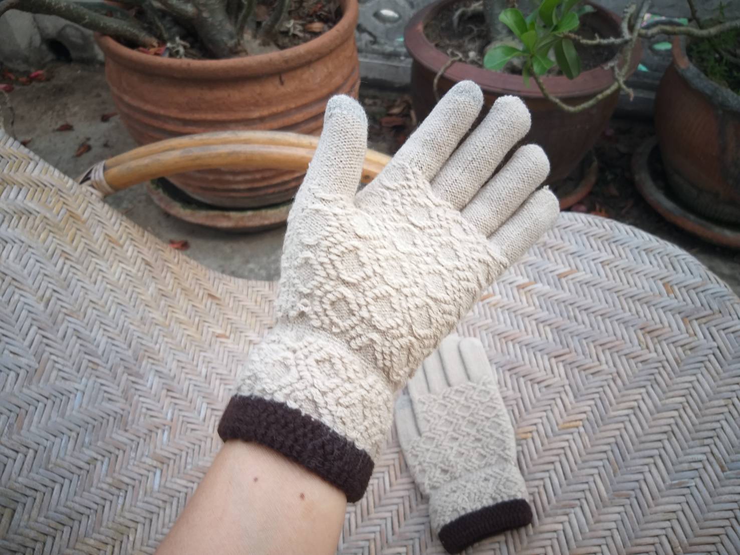 ถุงมือไหมพรม สวยมากๆ เล่นมือถือได้ (ของใหม่)