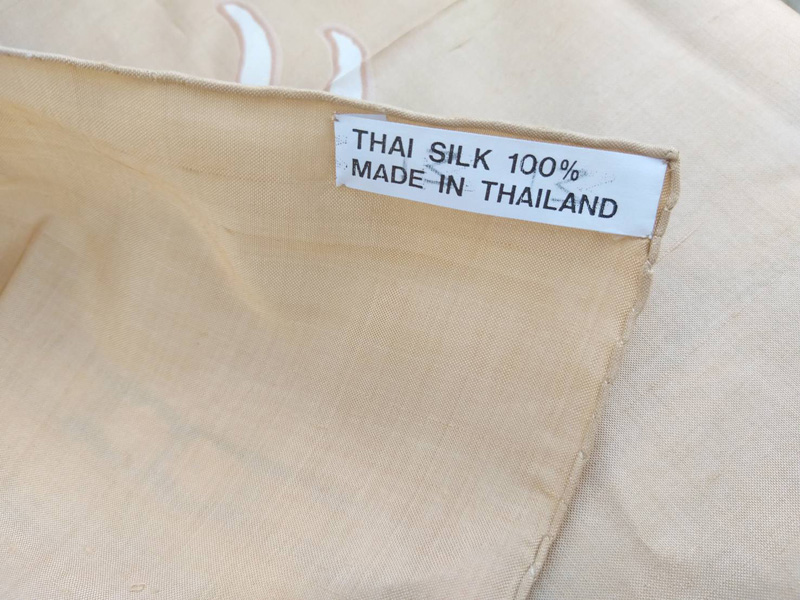 ผ้าไหมลายช้างไทย ผืนใหญ่ คลุมไหล่สวยมาก