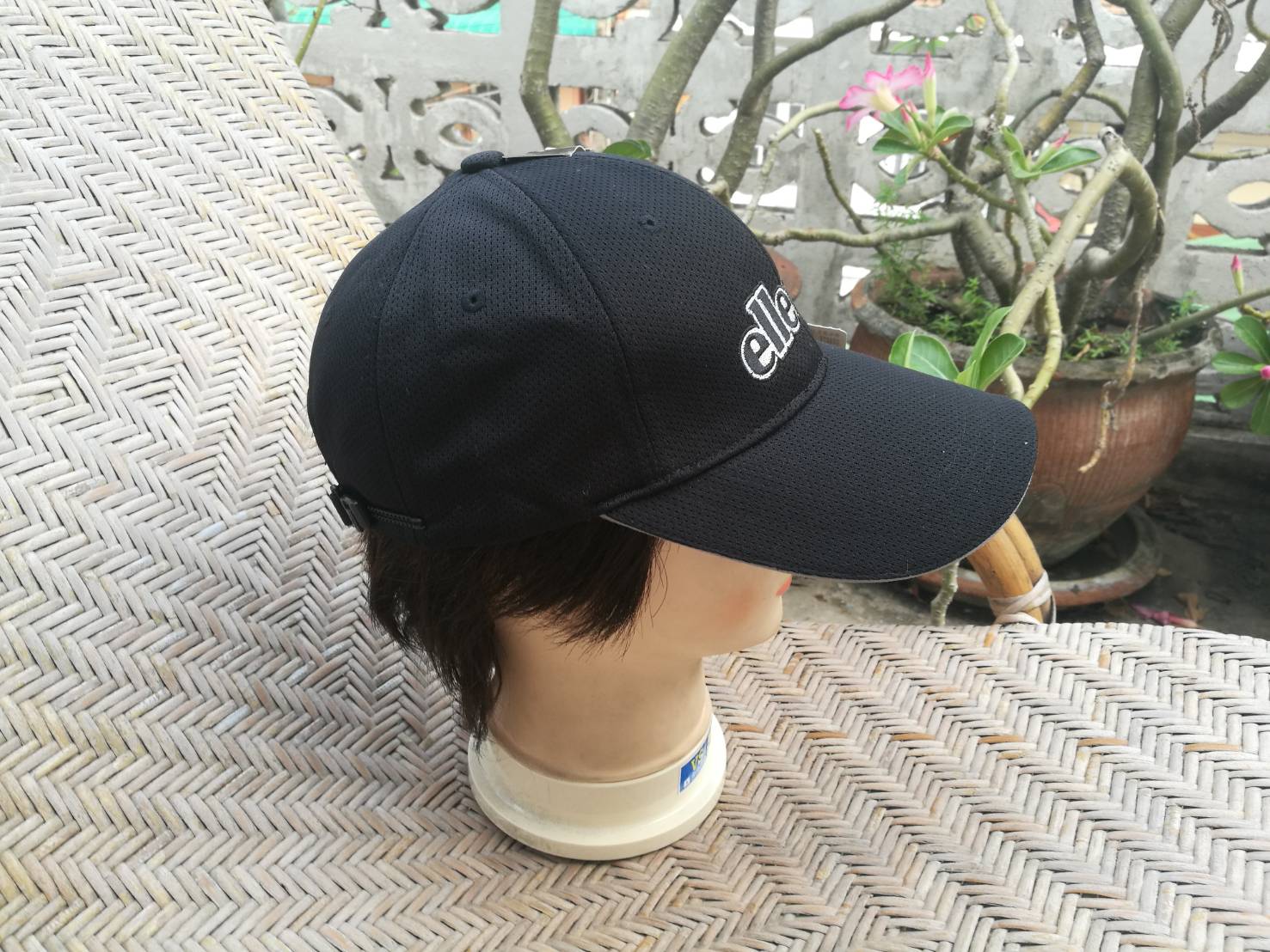 หมวกแก๊ปสีดำ ellesse (ของใหม่)