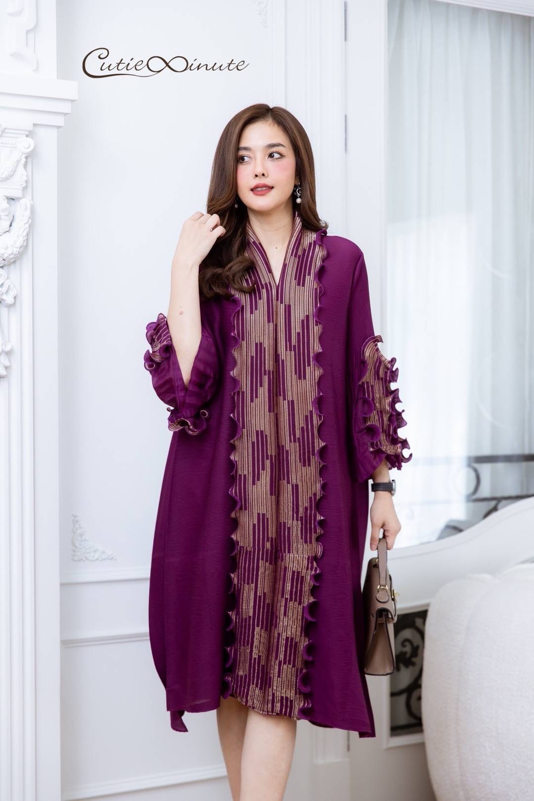 เดรสงานอัดพลีทเกรดพรีเมี่ยมสุดอลังการ งานแต่งระบายด้วยผ้าดิ้นทอง มีเชือกผูกเอว ใส่สบาย : สินค้าคุณภาพ (พร้อมส่ง)