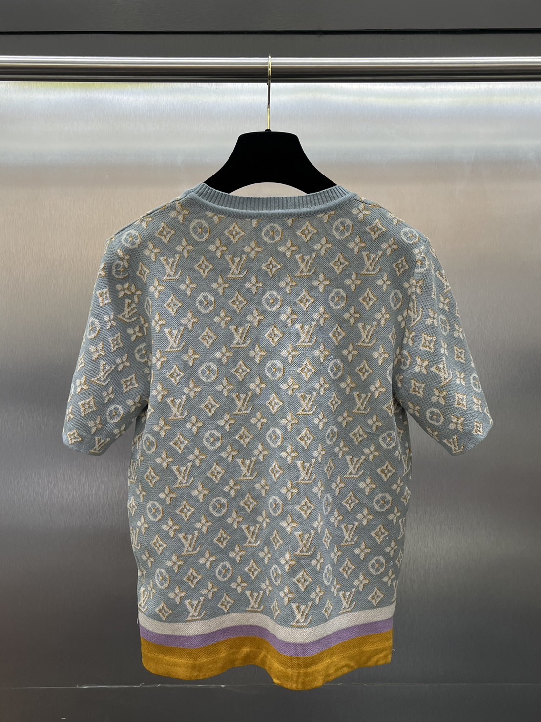 เสื้อผ้านิต LV ทอลายmonogram ลายสวยคมชัด ต่อลายชาย เสื้อ งานสวยเรียบหรู คลาสสิค : สินค้าคุณภาพ (พร้อมส่ง)