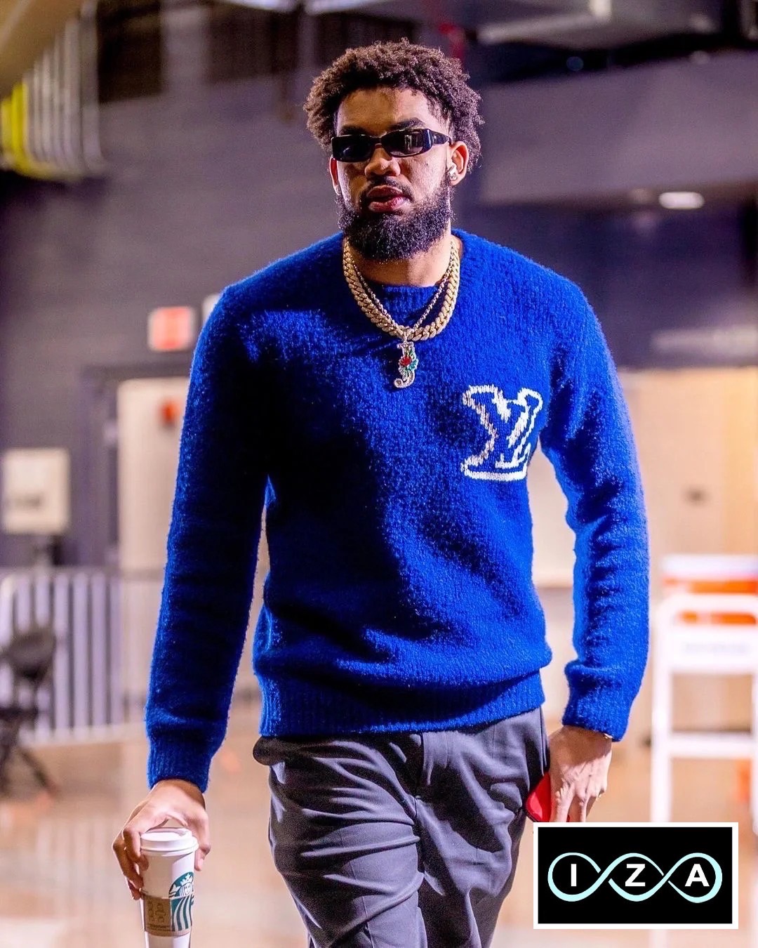 เสื้อสเวตเตอร์ผ้าวูล สวย ทอลายlogo ในตัว ผ้าสวยมาก งานไฮเอ็น ชนช็อป ใส่สบาย : สินค้าคุณภาพ (พร้อมส่ง)