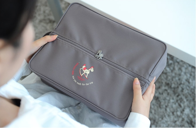 กระเป๋าใส่รองเท้ากันน้ำ อุปกรณ์ห้องน้ำ ผ้าขนหนู หรืออื่น ๆ ได้ตามต้องการ มี 4 สี 4 ลาย ให้เลือก