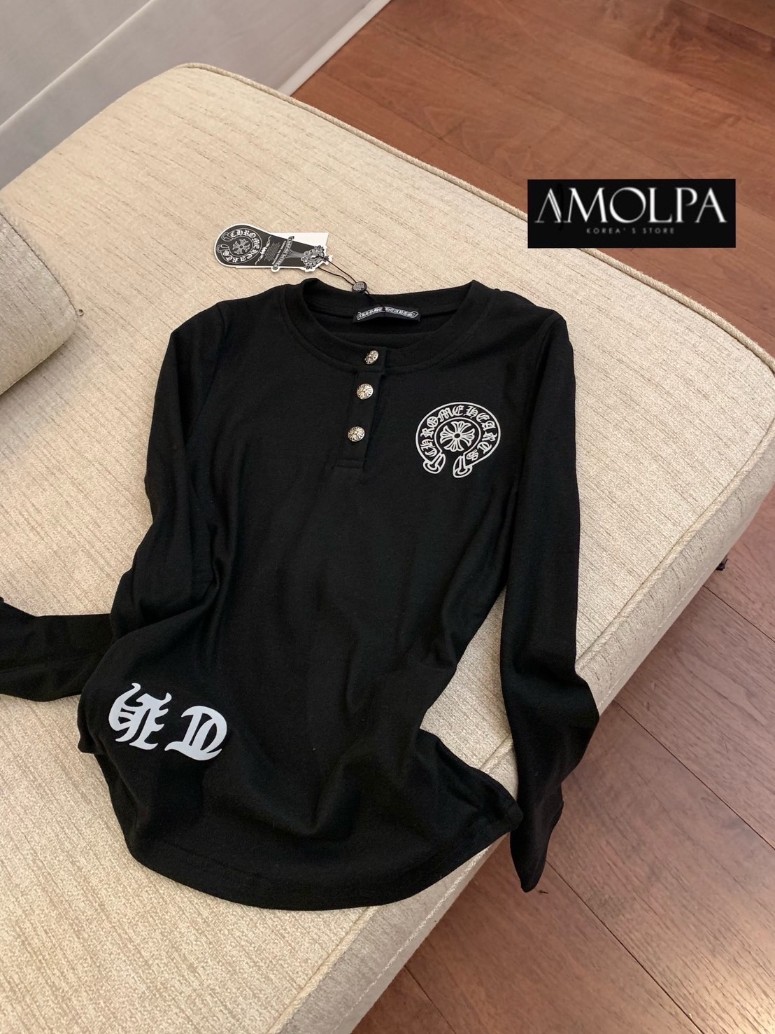 เสื้อแขนยาว CH ใหม่กระแทกช๊อปปปป งานสวยม๊ากกก ลายใหม่ สดใส งานน่ารักมาก ผ้าเด้ง. ใส่สบาย : สินค้าคุณภาพ (พร้อมส่ง)