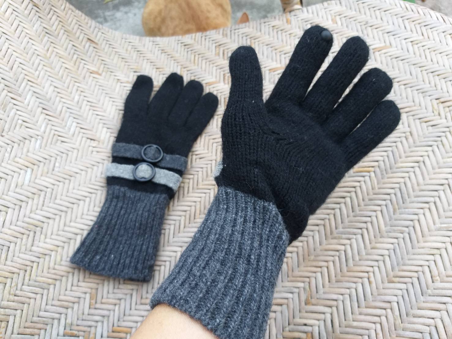 ถุงมือไหมพรม ยาวหน่อยค่ะ อุ่นมาก ไซด์ M-L