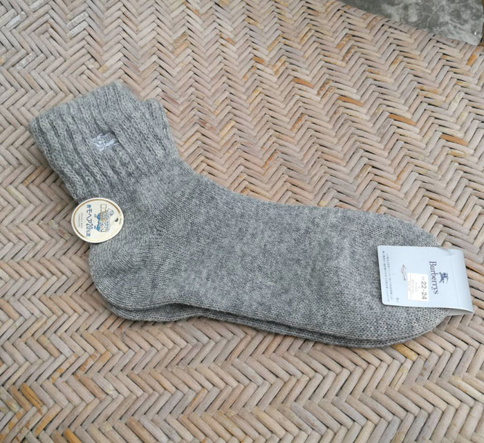 ถุงเท้าไหมพรมขนสัตว์ Burberry