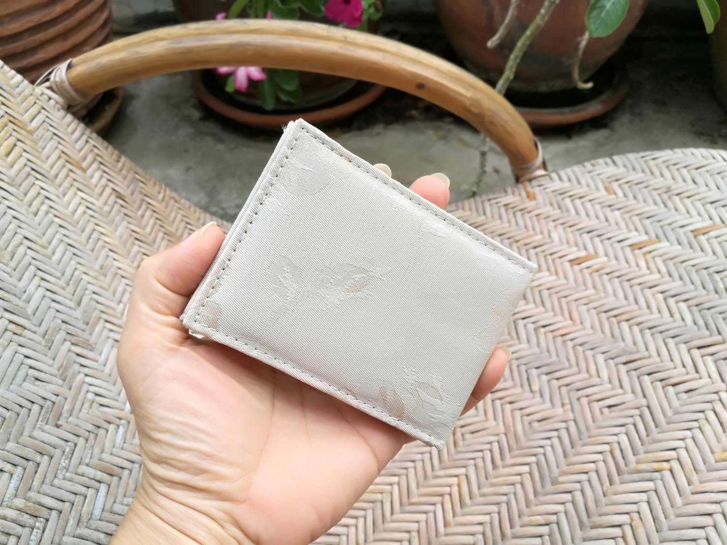 กระจกพกพา ตั้งได้ บุฟองน้ำตกไม่แตก