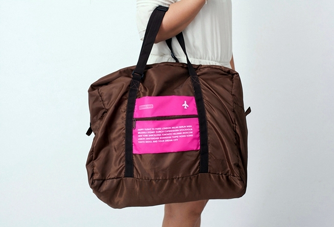 กระเป๋าเดินทางพับเก็บได้ เพื่อการเดินทาง ท่องเที่ยว ปรับสายสะพายได้ เสียบที่จับของกระเป๋าเดินทางได้ มีซิปรูดตอนพับเก็บ