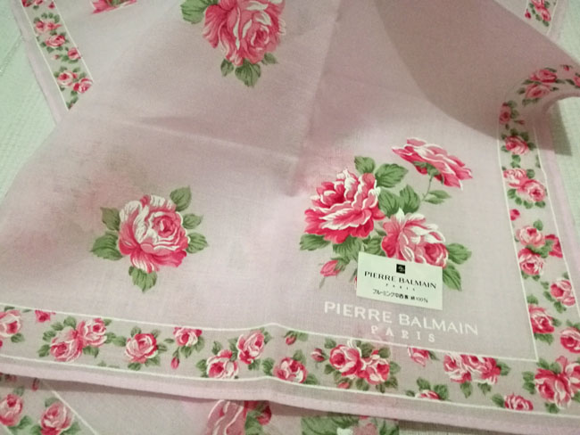 ผ้าเช็ดหน้าแบรนด์เนม Pierre Balmain หวานมาก