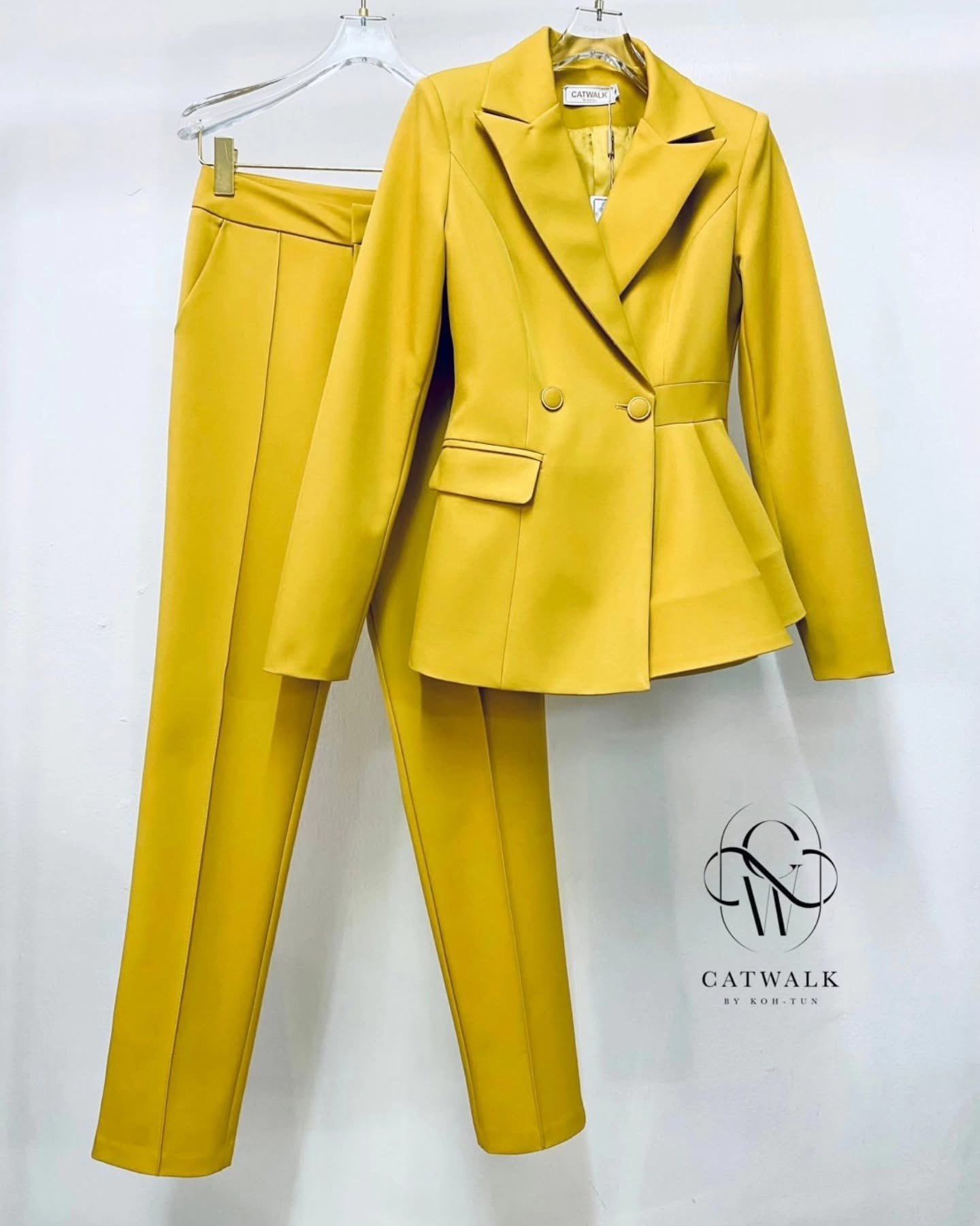 เซตBLAZER แต่งระบายข้าง มาพร้อมกางเกงขายาวทรงกระบอกเล็ก เนื้อผ้าเกรดเอ สวยเว่อร์ ใส่สบาย : สินค้าคุณภาพ (พร้อมส่ง)