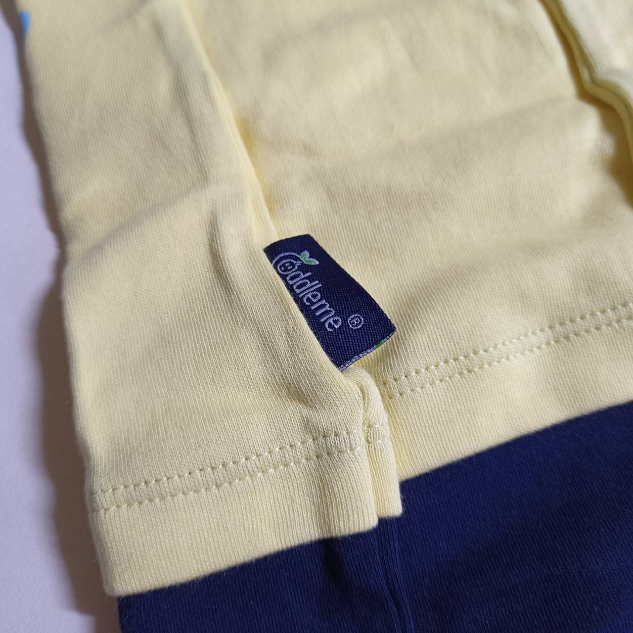 ชุดจั๊มสูทเด็ก แบรนด์แท้ Cuddle me ลายสิงโต สีเหลืองสลับดำ