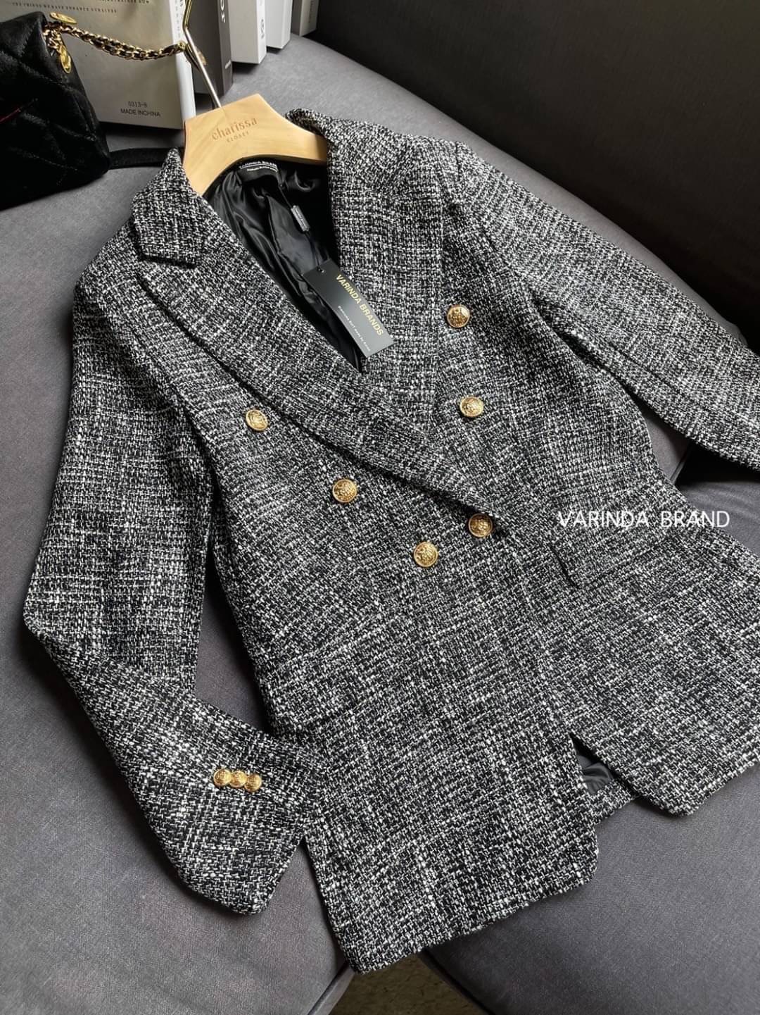 Blazer สีดำแถบขาว ผ้าพรีเมียมทวิต สวยคลาสสิค : สินค้าคุณภาพ (พร้อมส่ง)