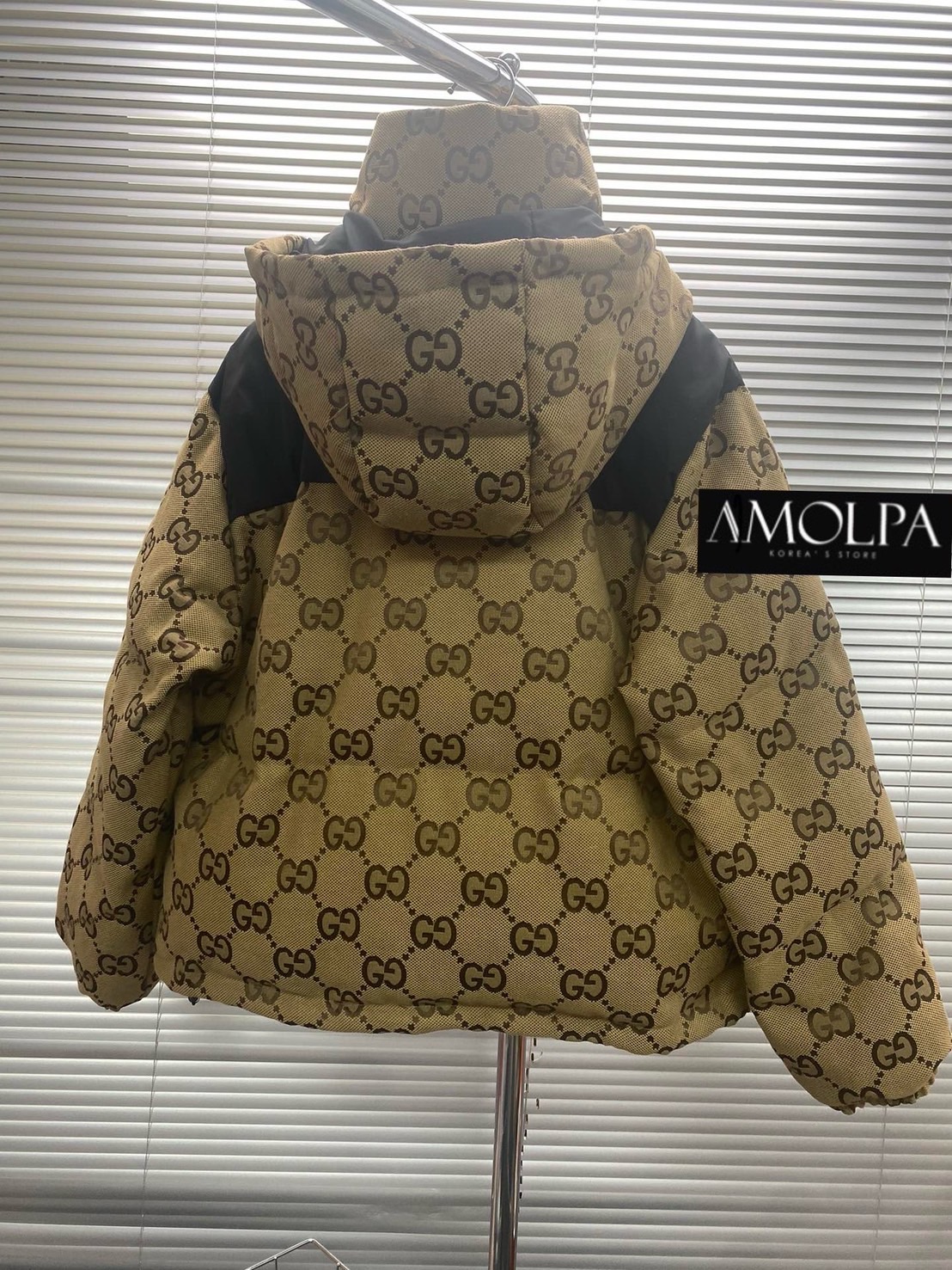 JACKET GG BOMBER SS24 งาน 1 : 1 ชนช๊อป อุ่นนสุดๆ งานสวยสุด ปังงง... พรีเมียมมม ด้านในเป็นบุนวมมม รุ่นนี้คืองานพิเศษ !! Luxury Premium Set สวยหรูดูแพง ใส่สบาย : สินค้าคุณภาพ (พร้อมส่ง)