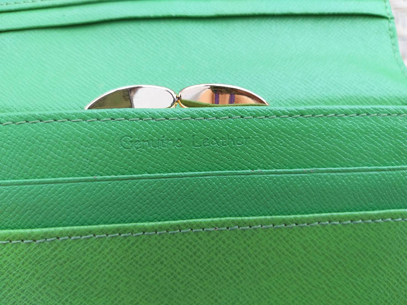 กระเป๋าสตางค์ หนังแท้สีเขียว ช่องเยอะ สวยค่ะ
