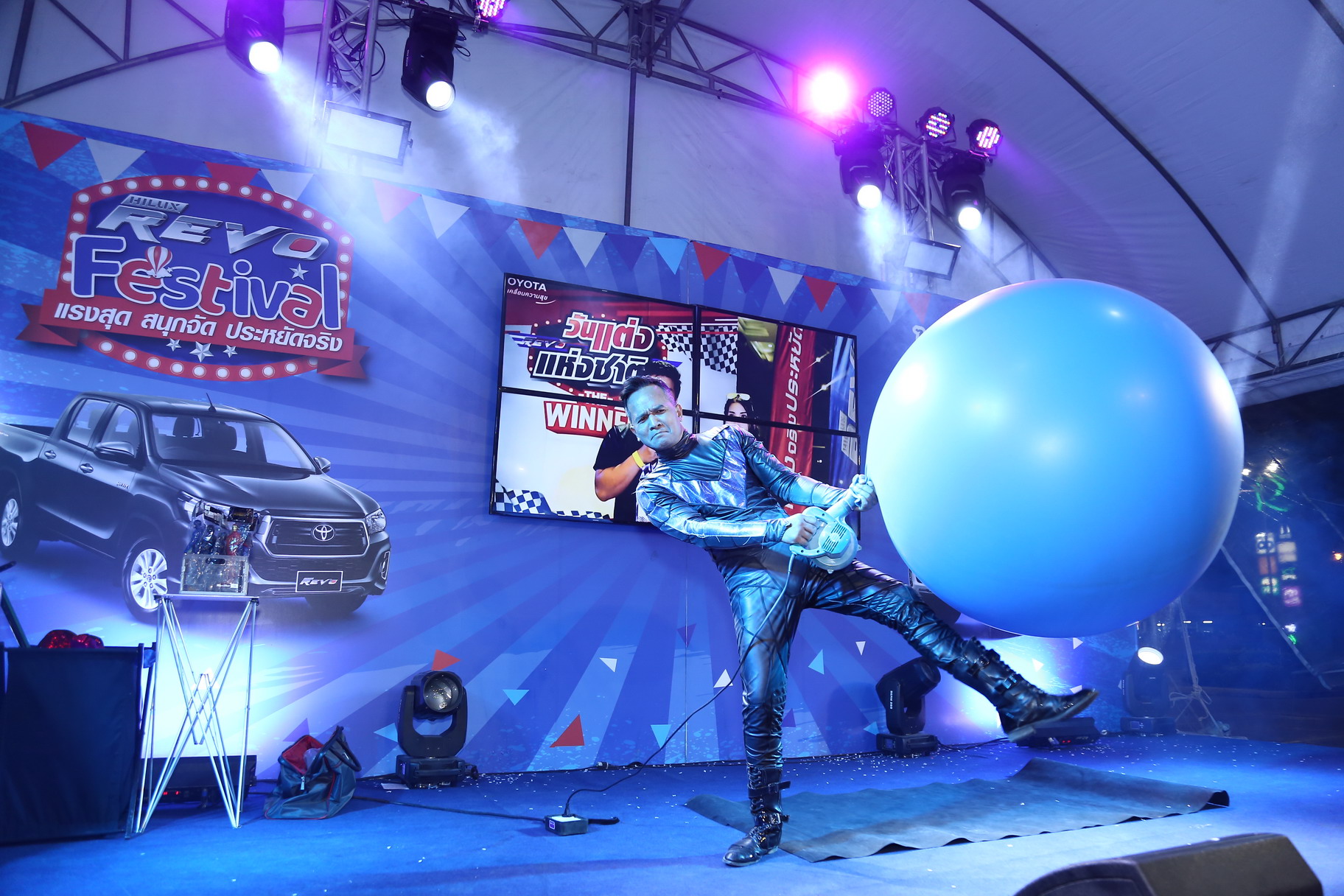 Balloon Man บอลลูนแมน โชว์ลูกโป่งยักษ์ การแสดง โชว์ "งาน HILUX REVO FESTIVAL 2019" 03/12/2562