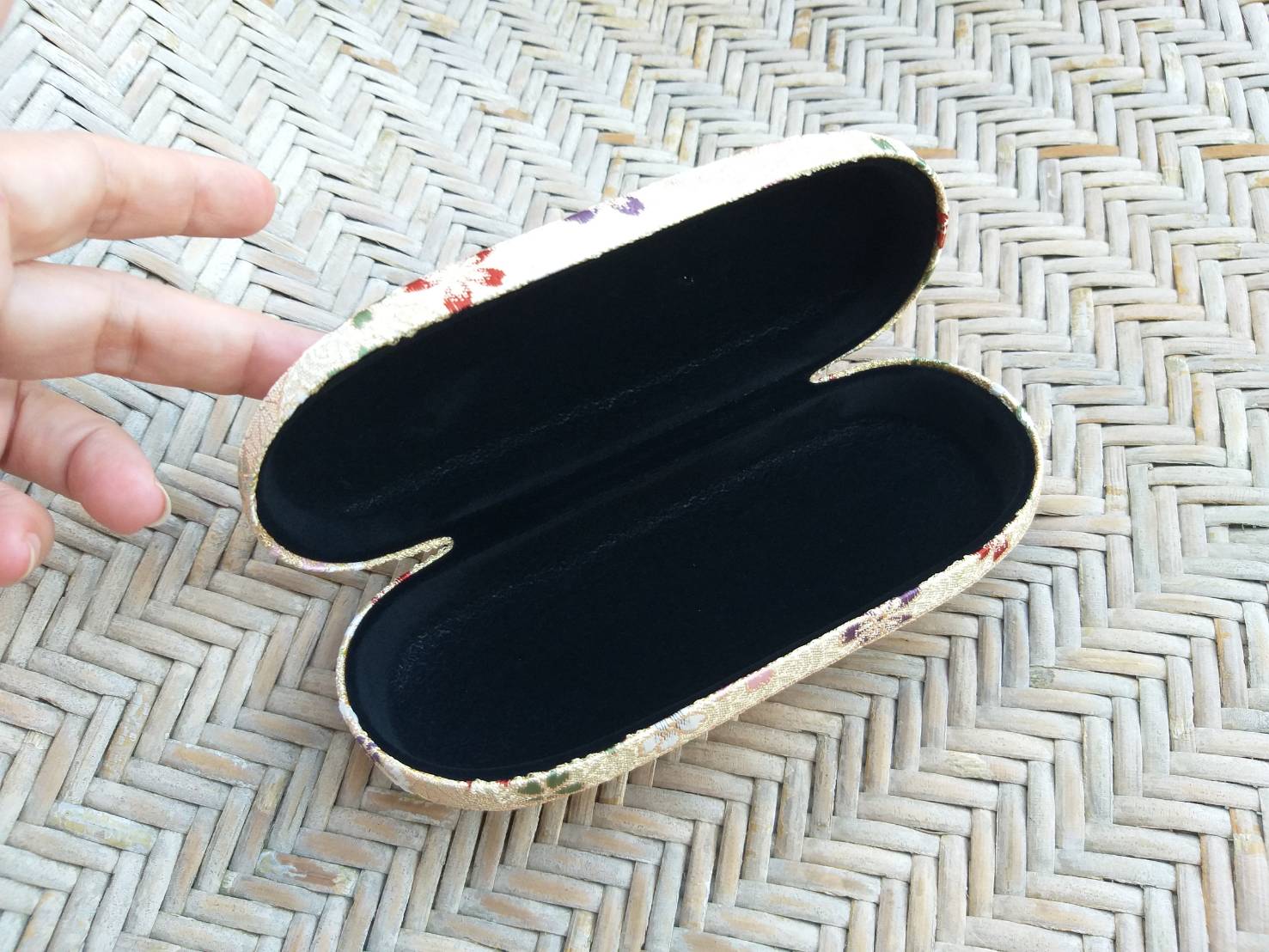 กล่องแว่นผ้าทองดิ้นทอง สวยมากกก