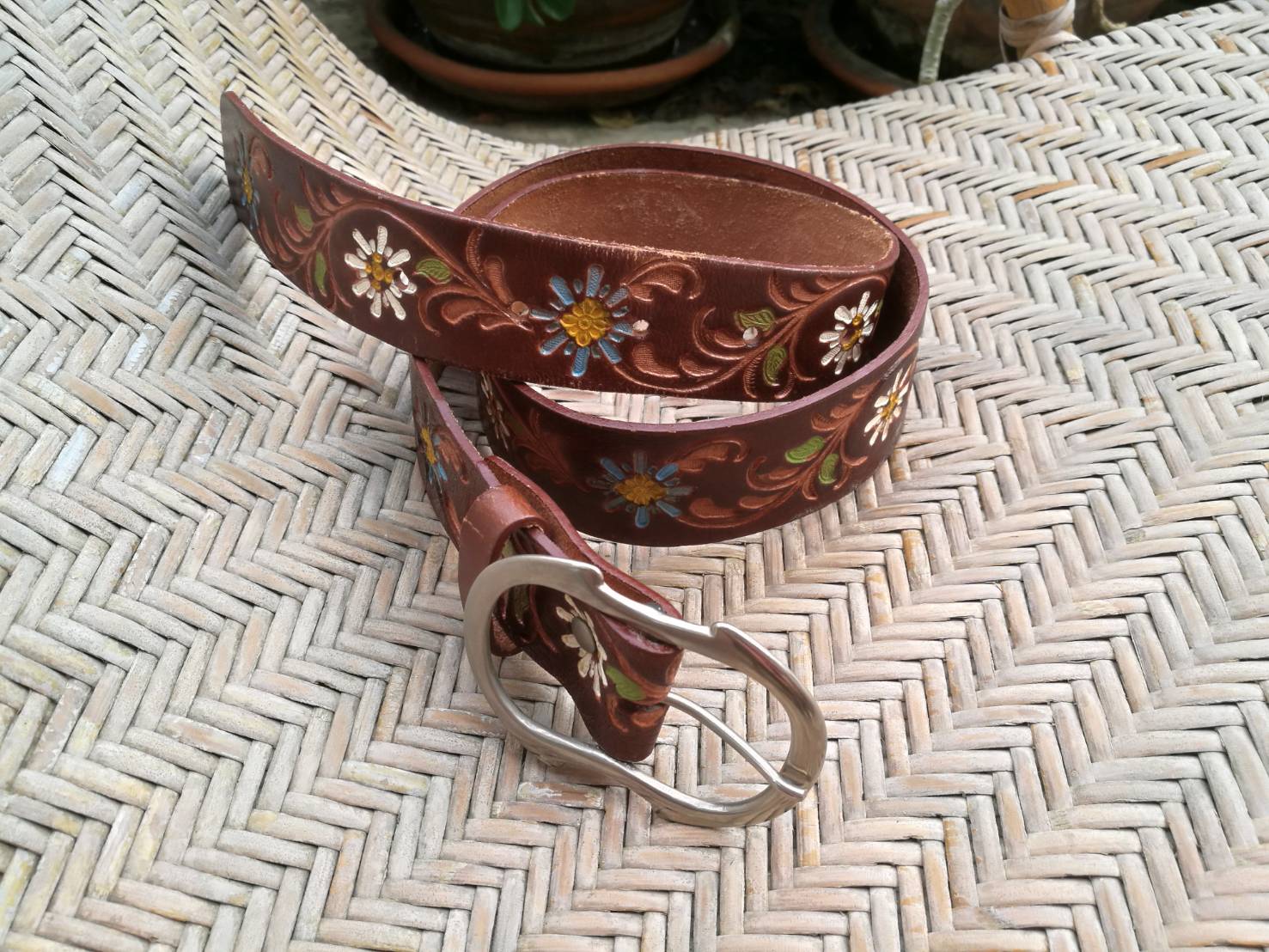 เข็มขัดหนังแท้ ปั๊มลายเถาวัลย์ สวยมาก