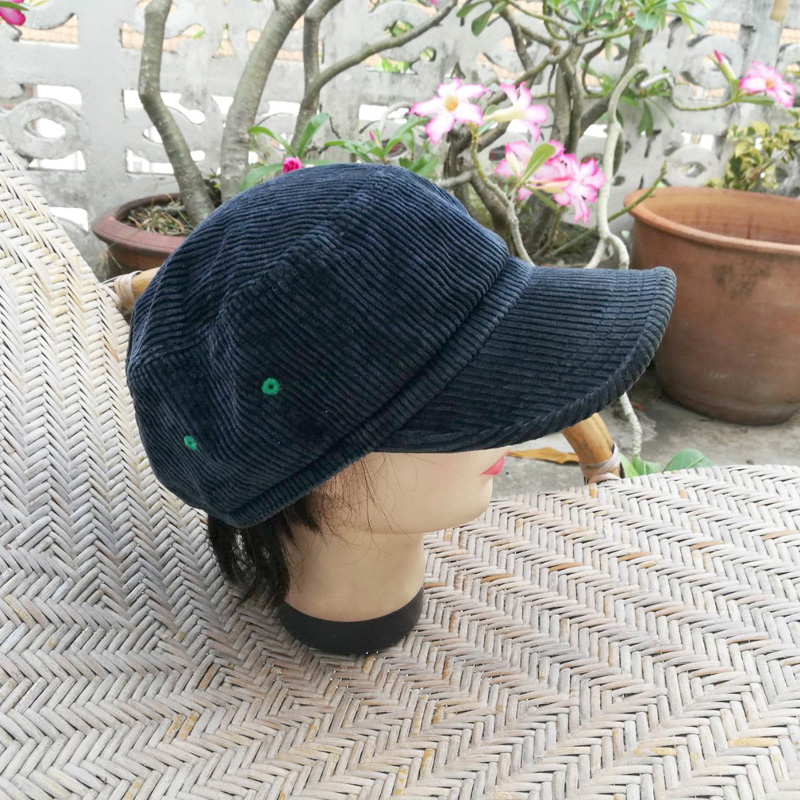 หมวกแก๊ปทรงนิวส์บอย ผ้าลูกฟูกสีดำ 62ซม.