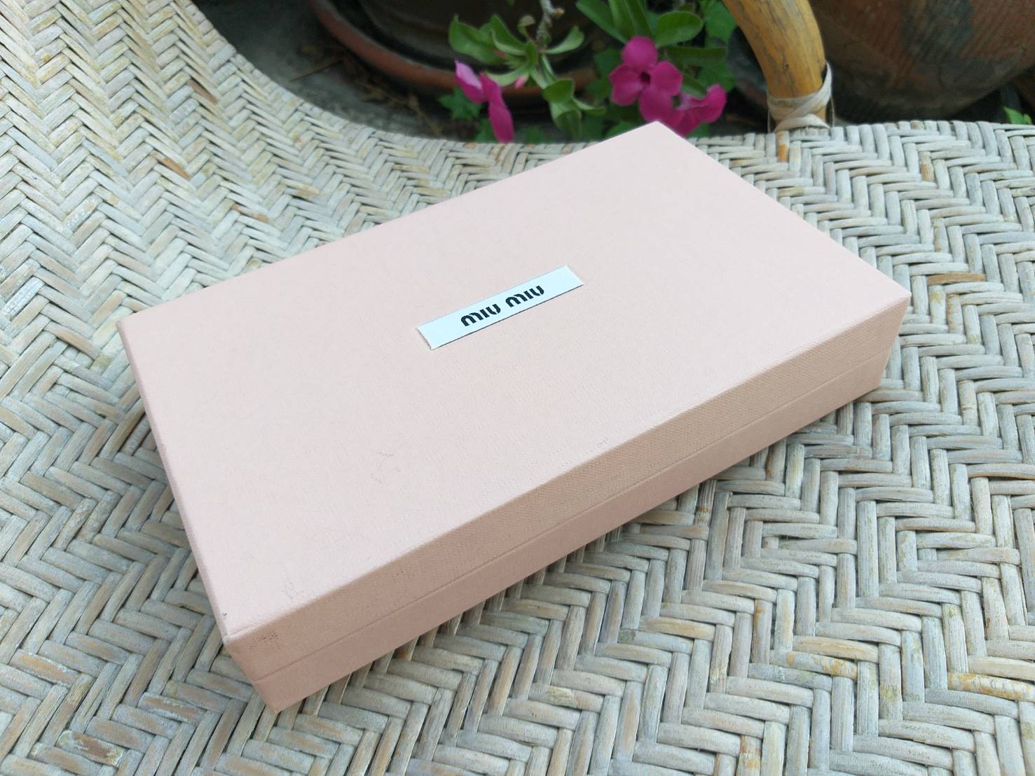 กระเป๋าสตางค์ miu miu แท้ หนังจรเข้แท้