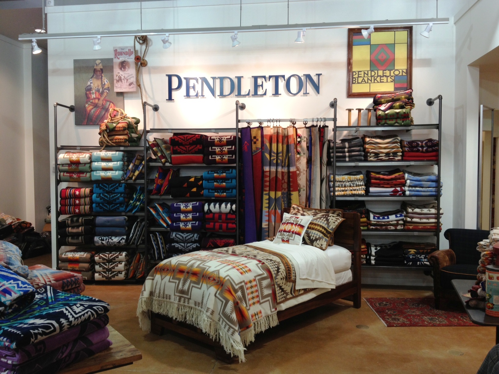กระเป๋าสตางค์ผ้าขนสัตว์ PENDLETON