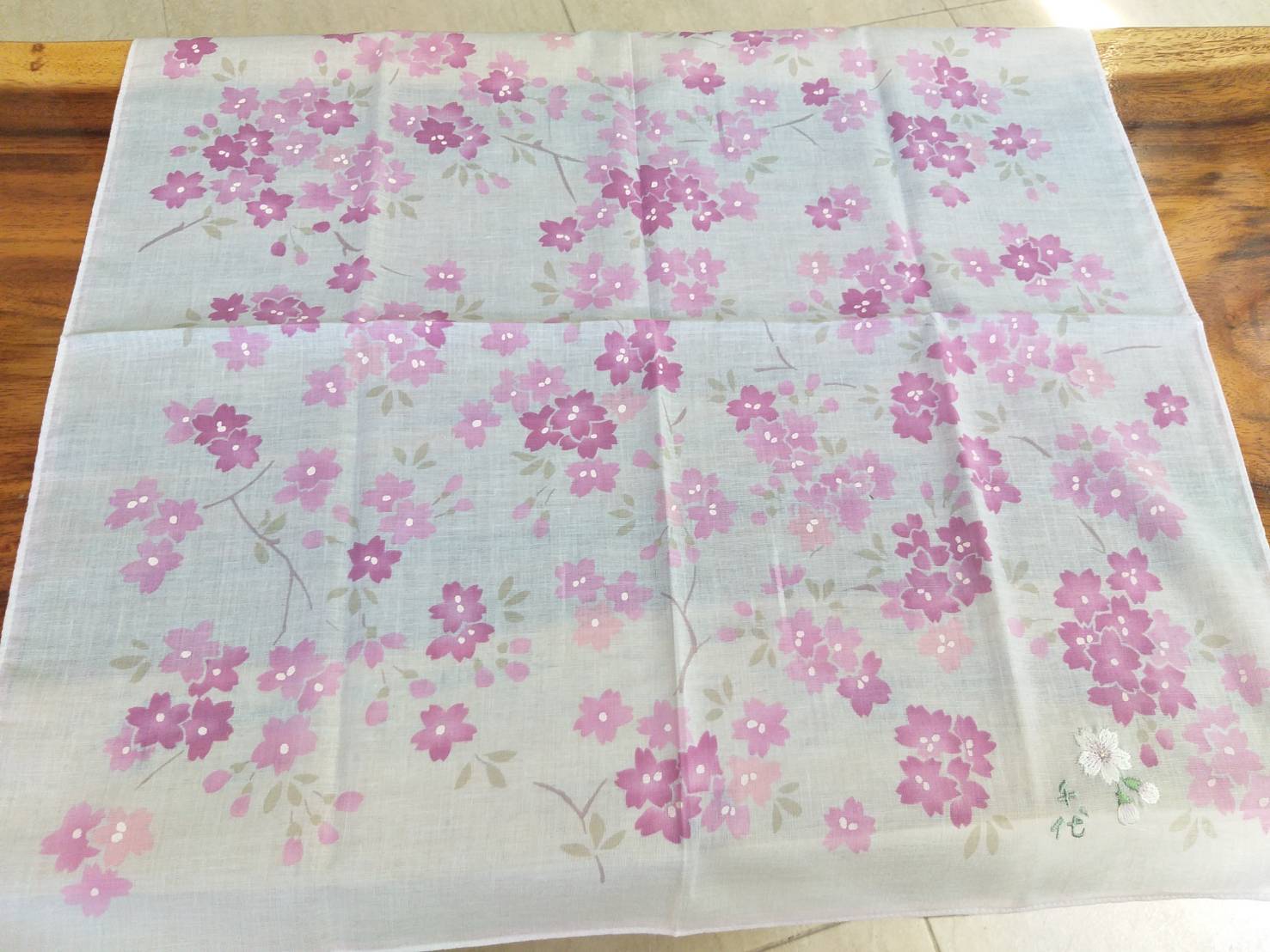 ผ้าเช็ดหน้าดอกซากุระสีม่วง ผ้านุ่ม ผืนใหญ่
