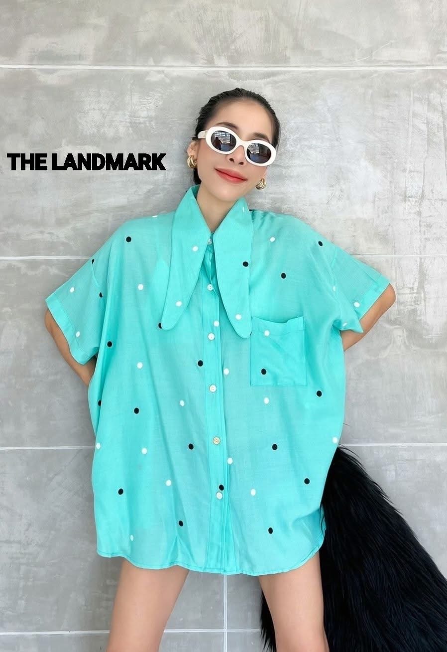 เชิ้ตผ้าฝ้าย ปักลายในตัว กระดุม ผ่าหน้า ชายโค้ง กระเป๋าอก หน้าสั้น~หลังยาว ☆ลายปักคิ้วท์ๆมินิมอล ใส่สบาย : สินค้าคุณภาพ (พร้อมส่ง)