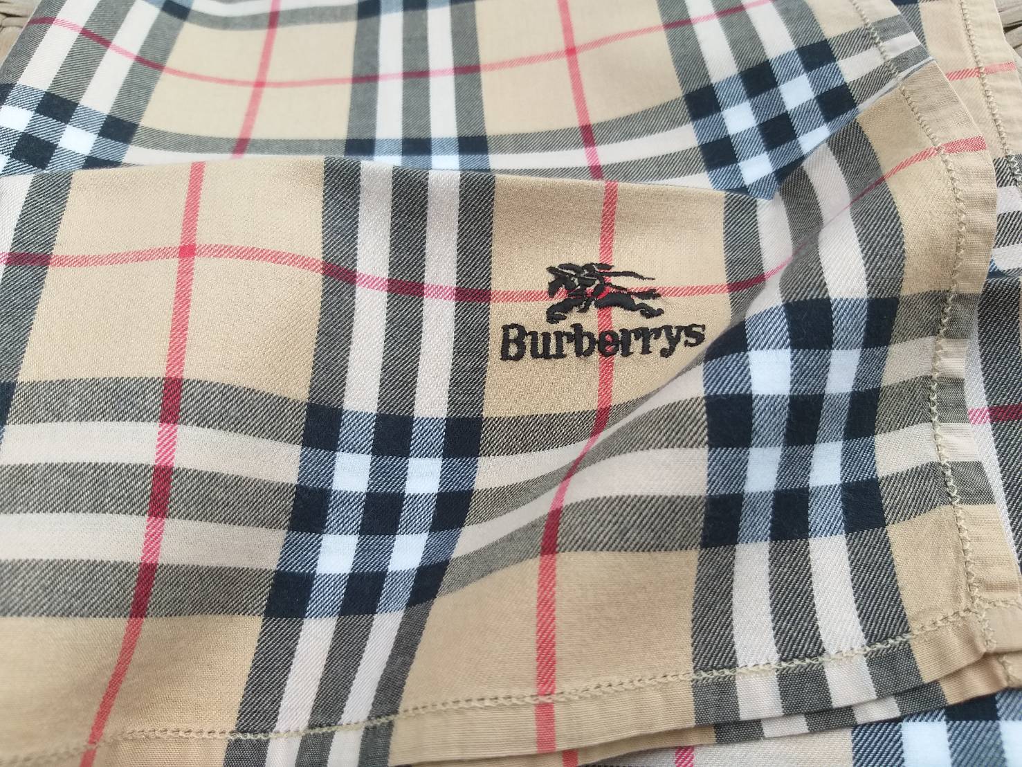 ผ้าเช็ดหน้าแบรนด์เนม BURBERRY
