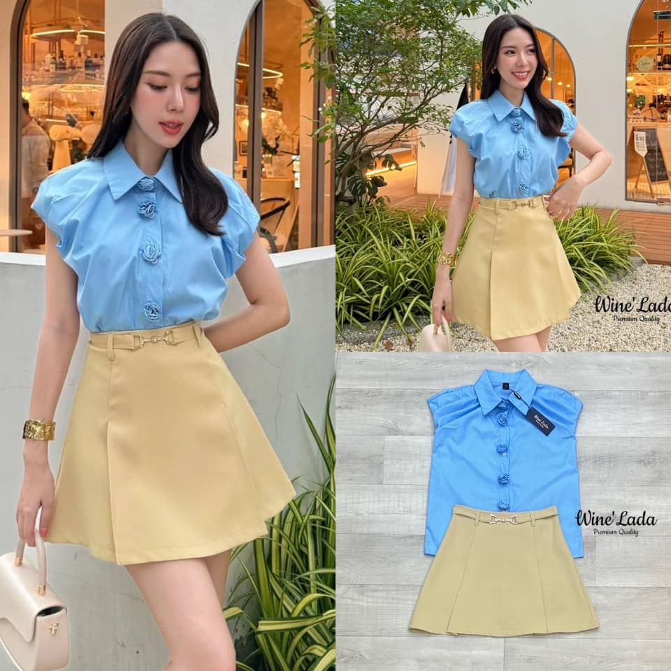 Set 2 Pcs. เสื้อเชิ้ตคอปกสีฟ้าแขนล้ำ แต่งดอกไม้ตรงกระดุมด้านหน้า จับจีบตรงไหล่เก๋ร์ๆค่ะ มาพร้อมกับกระโปรงจีบหน้าสีครีม ด้านในมีซับในกางเกง ทรงเอวสูงเล็กน้อยมีเข็มขัดในตัวสีทอง ใส่สบาย : สินค้าคุณภาพ (พร้อมส่ง)