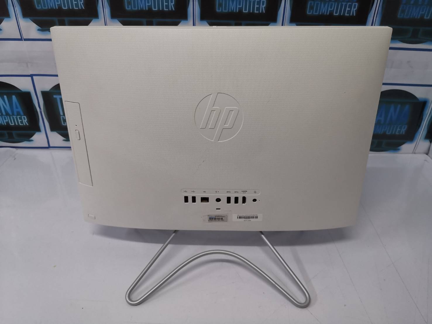 (8,900)All in one HP I3-Gen8 Ram 4 GB Harddisk 1,000 GB