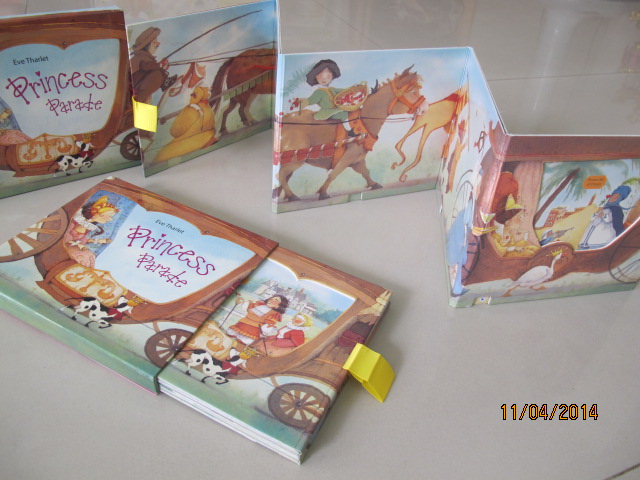 Princess Parade Moving Book : ขบวนพาเหรดเจ้าชาย หนังสือบอร์ดบุ๊คพับไปมาได้